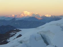 Mont Blanc vom Aufstieg zur Punta Gnifetti am frühen Morgen