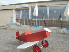 Leere Ränge statt Flugplatzfest in Wershofen (Foto: Uwe Bodenheim)