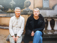 Birgit Lahann (links), Fotografin Ute Mahler (rechts) Foto: © Mahler