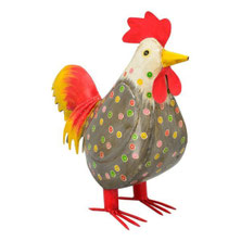Buntes Huhn aus Metall als Deko