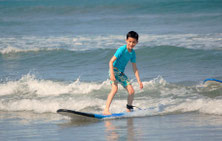 Cours de surf enfants Bali Seminyak