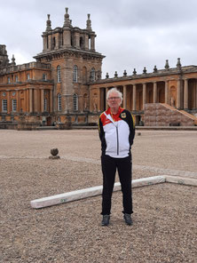 Wolfgang vor Schloss "Blenheim Palace" in Oxford, dem Austragungsort der Pétanque-Wettbewerbe
