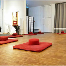 Meditationsraum, Meditationskurs, Frauen, Jahresgruppe, Buddhismus, Achtsamkeit, Mitgefühl, Loslassen, Buddha, Stille, Ruhe, Hamburg, Ottensen, 