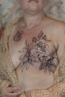 Tatouage post cancer du sein soeurs d'encre