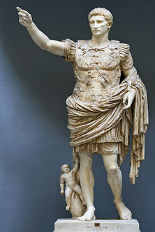 Pour renforcer l’unité entre les différentes parties de l'empire Auguste institue le culte impérial qui unifie tous les peuples de l’empire dans une même loyauté à l’empereur et à Rome ce qui sera à l’origine des grandes persécutions contre les chrétiens.