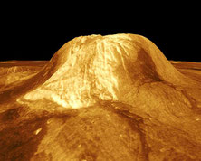 3D-Bild von dem 3 Kilometer hohen Guna Mons aus Radarbildern der Sonde Magellan. Beim weißen Material, bei dem man auf den ersten Blick an Schnee denkt, handelt es sich um herabgeregnetes Metall.