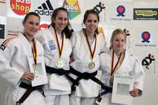 Siegerehrung - 44 kg Sandrine Métier 2 v. rechts