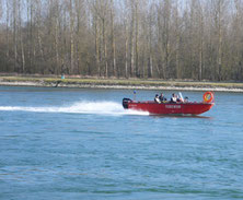 Unser Mehrzweckboot (MZB) in voller Fahrt.