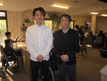 鎌田社長と。揺るぎない信念に基づいた新しい価値観で、介護業界に風穴を開けようとされています。社長、その新しいビジネスモデル、全力で応援させていただきます!