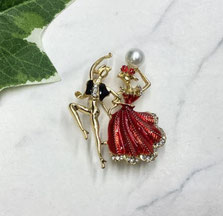 ブローチ　ダンス 1,650円→880円(税込)  タテ4.5cm×ヨコ3.0cm   