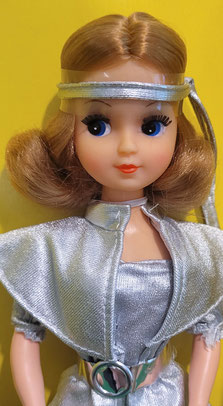 Close Up of Popstar Fleur with Aerobic facemold.