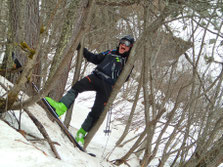 Ski serré en forêt... Si Arnaud, ça passe! ;-)