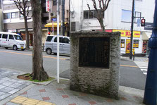 御祓筋の角にある熊野街道始点の碑