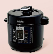「電気圧力鍋ヘルシーマルチポット」は、加熱時間や圧力調整は機械におまかせ。材料を入れてボタンを押すだけ、熱いキッチンコンロの前に張り付く必要なし。