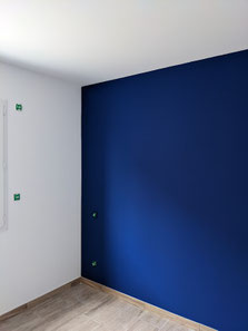 Peintures intérieures à Capestang par Peinture Audiffren, artisan peintre en bâtiment : murs, plafonds, boiseries et pose de revêtements muraux.