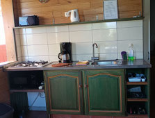 Equipped kitchen, bungalow No.6 – extractor hood, hob, fridge-freezer, microwave