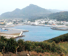 与那国町の久部良地区。周辺で自衛隊の駐屯地整備が進む(12日午後)