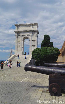 Arco di Traiano, Porto antico di Ancona