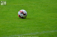 Zweikampf bei einem Fußballspiel, FOTO: MiO Made in Oldenburg®, www.miofoto.de 