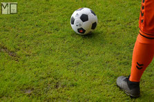 Zweikampf bei einem Fußballspiel, FOTO: MiO Made in Oldenburg®, www.miofoto.de 