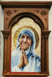 Mosaik der Pfarrpatronin Hl. Mutter Teresa von Kalkutta