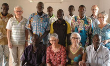 Photo de famille de la Fraternité lors du voyage à Réo en février 2017.