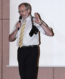 Vortrag mit Koffski-Outfit 