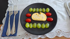 Biskuit-Zander-Terrine mit Trauben und Tomaten
