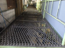 歩廊の床の改修工事：工事前写真