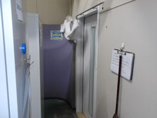 更衣室に目隠し暖簾を新設：工事前写真