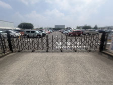 アルミ製伸縮門扉の修理：工事後写真