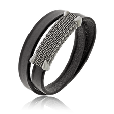 Schwarzes Lederarmband mit einem Verschluss in Silber aus der Herrenschmuck Kollektion Matrix der Goldschmiede OBSESSION Zürich und Wetzikon.