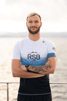 Erwan JACOBI avec un teeshirt RSB Training