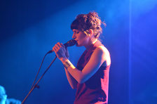 Alin Coen auf einer Konzertbühne, Foto von www.miofoto.de,MiO Made in Oldenburg®