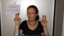 Foto: Angelika Gorn gebärdet im folgendem untenstehendem Video "Ich weiß nicht, was soll es bedeuten..."
