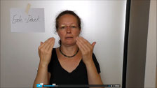 Foto: Angelika Gorn gebärdet im folgendem untenstehendem Video "Ernte-Dank"