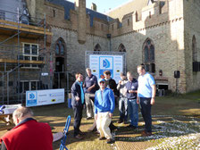 Das Team des YCBL zur Siegerehrung vor Schloss Radbaud