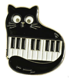 小さなブローチ　ピアノ猫 1,430円→880円（税込）   約3×2.6cm