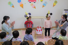 誕生会に参加する子ども達