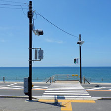 鎌倉高校前の信号と横断歩道の写真