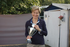 Claudia Gerwin mit dem Lady's Pokal