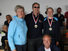 1. Platz Heiner Bertram, und Julia-Sophie Jürgensen vom LSV. (Mitte)