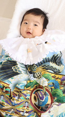 子供、赤ちゃん、着物、生後二か月、お宮参り、記念写真、写真フリー素材　Children, babies, kimonos, two months old, shrine visits, commemorative photos,