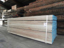 Ripped to width, squre edged, Fresh sawn oak beams, french oak beams, french oak sawmill