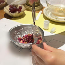 和精油で作るロールオン　ワークショップの様子