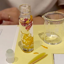 和精油で作るロールオン　ワークショップの様子