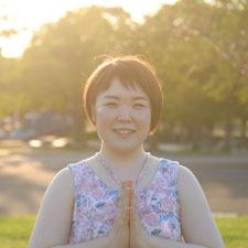 大阪の白鈴ヨガ｜ヨガインストラクターのヤマカワユキさんのヨガレッスンは大阪南森町・中之島・正雀で
