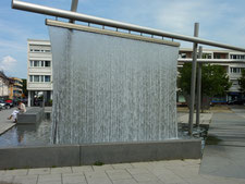 Bild 23: Wasserfall am Heiner Metzger Platz