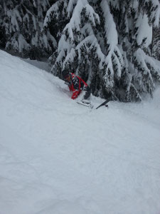 Drole de position! Guilhem analyse le manteau neigeux sur Avoriaz... ;-)