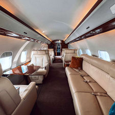 Das Innere eines Privatjets